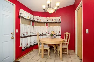 633 E Archwood Dr, Eagle Point, OR 97524 - Photo 3