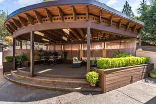 115 Wells Fargo Dr, Jacksonville, OR 97530 - Photo 7