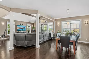 115 Wells Fargo Dr, Jacksonville, OR 97530 - Photo 19