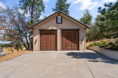 115 Wells Fargo Drive, Jacksonville, OR 97530 - Photo 11