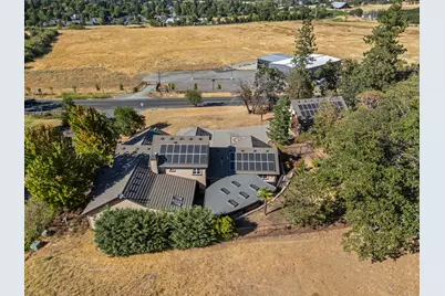 115 Wells Fargo Drive, Jacksonville, OR 97530 - Photo 59