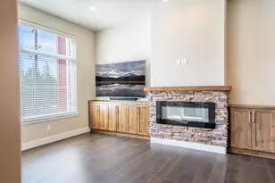 61574 SW Blakely Rd, Bend, OR 97702 - Photo 9