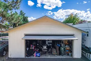 423 W Park St, Grants Pass, OR 97527 - Photo 23