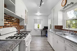 423 W Park St, Grants Pass, OR 97527 - Photo 3