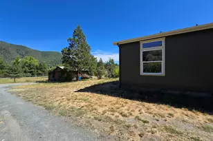 240 Homewood Rd, Grants Pass, OR 97527 - Photo 27