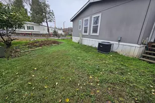 522 Meadow Ln, Eagle Point, OR 97524 - Photo 5