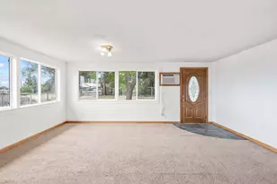 825 NW 3rd St, Madras, OR 97741 - Photo 3