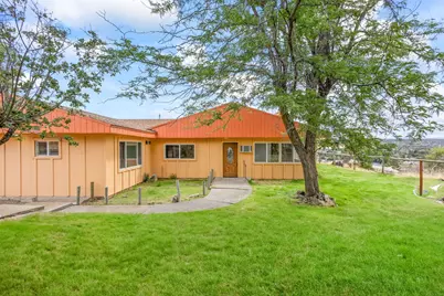 825 NW 3rd Street, Madras, OR 97741 - Photo 1