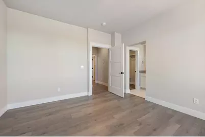 20530 NE Empire Avenue, Bend, OR 97701 - Photo 23