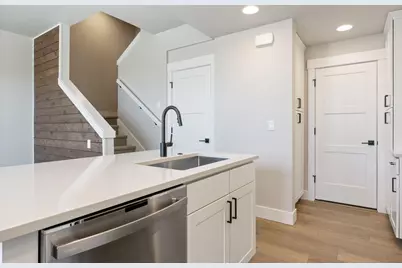 20530 NE Empire Avenue, Bend, OR 97701 - Photo 15