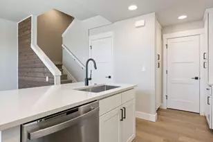 20530 NE Empire Ave, Bend, OR 97701 - Photo 15