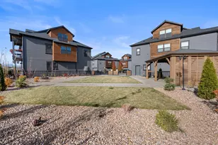 20530 NE Empire Ave, Bend, OR 97701 - Photo 35