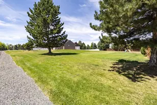 21442 Belknap Dr, Bend, OR 97701 - Photo 23