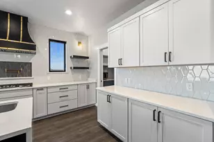 3656 Camina Dr, Medford, OR 97504 - Photo 11