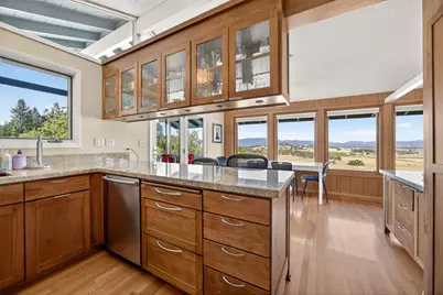 4360 N Foothill Road, Medford, OR 97504 - Photo 9