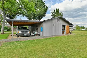 895 Casino Rd, Medford, OR 97501 - Photo 5