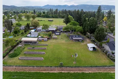 895 Casino Road, Medford, OR 97501 - Photo 3