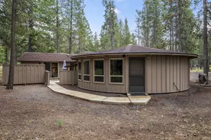 56992 Fawn Ln, Sunriver, OR 97707 - Photo 1