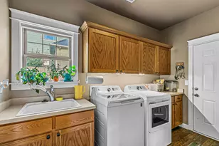 3909 Crystal Springs Dr, Medford, OR 97504 - Photo 19