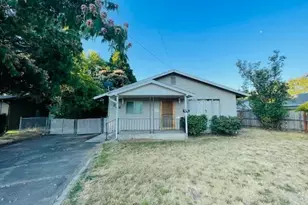 208 W Main St, Rogue River, OR 97537 - Photo 1