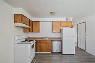 419 NE Silverwood Pl, Grants Pass, OR 97526 - Photo 9