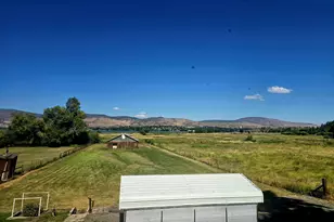 1390 Lakeshore Dr, Klamath Falls, OR 97601 - Photo 17