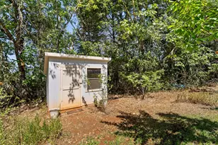 390 Trollview Rd, Grants Pass, OR 97527 - Photo 37