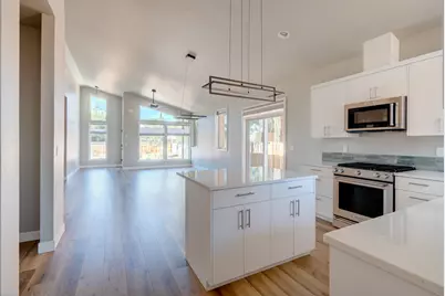 914 NW 19th Street, Redmond, OR 97756 - Photo 9