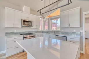 914 NW 19th St, Redmond, OR 97756 - Photo 7