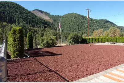 375 Jordan Creek Road, Riddle, OR 97469 - Photo 3