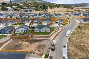 2749 Pronghorn Ln, Medford, OR 97504 - Photo 37