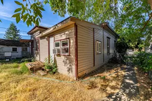 214 N Peach St, Medford, OR 97501 - Photo 5