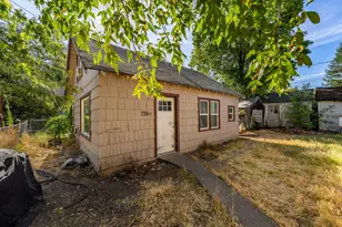214 N Peach St, Medford, OR 97501 - Photo 5