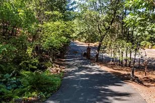 855 Wells Fargo Loop, Jacksonville, OR 97530 - Photo 7