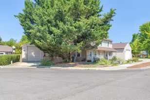 2769 Stonebrook Dr, Medford, OR 97504 - Photo 3