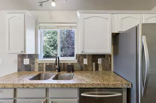 2756 NE Rainier Dr, Bend, OR 97701 - Photo 11