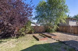 2756 NE Rainier Dr, Bend, OR 97701 - Photo 23