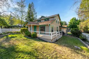 416 NW Pleasant View Dr, Grants Pass, OR 97526 - Photo 3