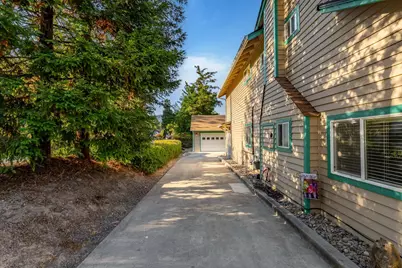 416 NW Pleasant View Drive, Grants Pass, OR 97526 - Photo 29