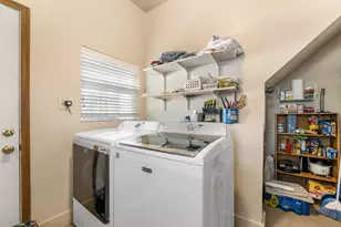 416 NW Pleasant View Dr, Grants Pass, OR 97526 - Photo 25