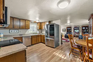 416 NW Pleasant View Dr, Grants Pass, OR 97526 - Photo 7