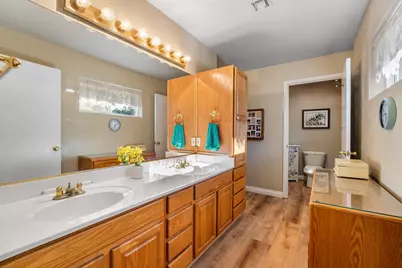 416 NW Pleasant View Drive, Grants Pass, OR 97526 - Photo 19