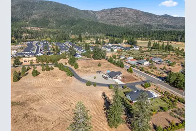 597 E Forks Circle #21, Cave Junction, OR 97523 - Photo 9