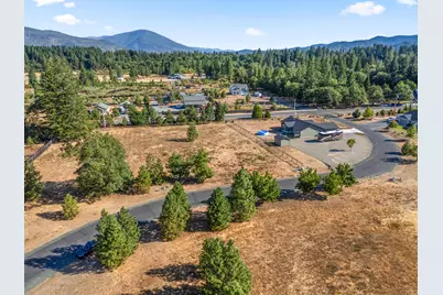 597 E Forks Circle #21, Cave Junction, OR 97523 - Photo 7