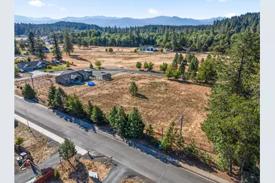 597 E Forks Circle #21, Cave Junction, OR 97523 - Photo 5