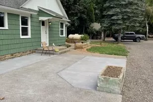 377 Pelton Ln, Gold Hill, OR 97525 - Photo 11