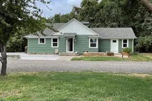 377 Pelton Ln, Gold Hill, OR 97525 - Photo 1