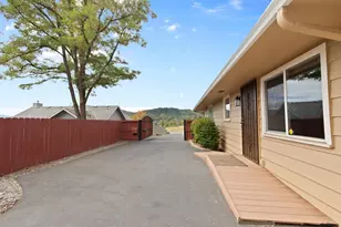 2243 Scoville Rd, Grants Pass, OR 97526 - Photo 3