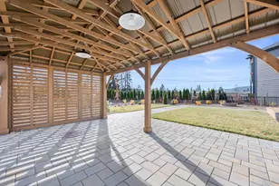 20528 NE Empire Ave, Bend, OR 97701 - Photo 33