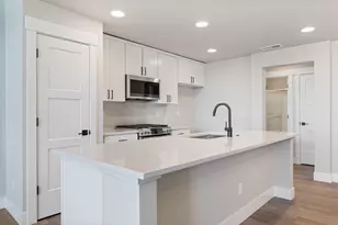 20528 NE Empire Ave, Bend, OR 97701 - Photo 11